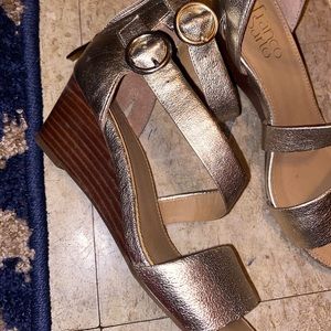 Goldish high heels
